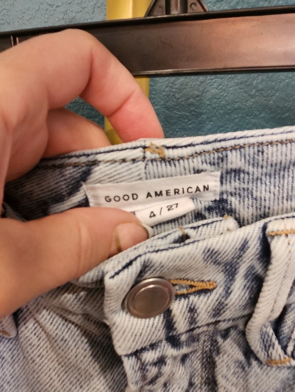 Good American Good Classic High Rise Distressed Jeans Light Wash 4/27 - Picture 5 of 5